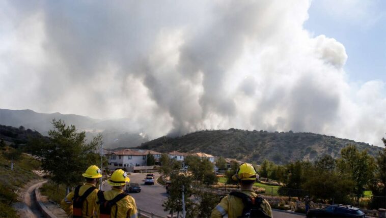 white-smoke-rises-from-los-angeles,-signaling-karen-bass-is-still-mayor