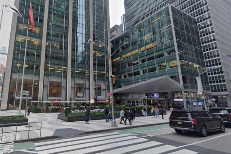 teen-slashed-on-neck-in-morning-nyc-attack-steps-from-rockefeller-center,-radio-city-music-hall:-cops