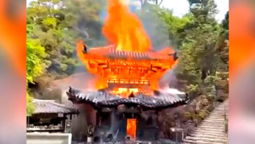watch:-‘eternal-flame’-spreads,-and-destroys-1,200-year-old-temple-in-japan