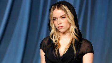 ‘supergirl’-actress-mocks-critics,-says-a-lot-of-them-are-christian-dads
