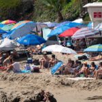 vacation-hot-spot-cracks-down-on-beach-setups-with-$500-fines-for-sun-shades,-canopies