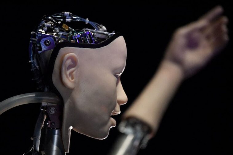artificial-intelligence-glitch-at-arizona-college-graduation-sparks-uproar-from-crowd