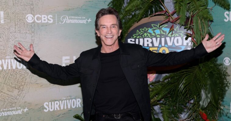 watch:-‘survivor’-host’s-awkward-blunder-during-live-finale-spoils-results