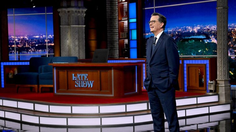 stephen-colbert-takes-final-bow-as-‘late-show’-host-in-star-studded,-nonpolitical-finale