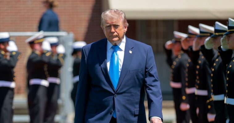 federal-employee-charged-after-allegedly-threatening-to-kill-trump