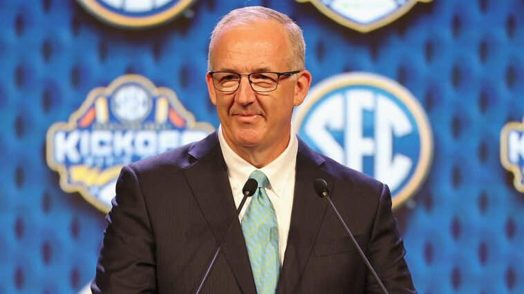 inside-the-sec’s-high-stakes-destin-showdown-over-cfp-expansion,-nil-and-a-possible-ncaa-breakaway