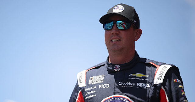 kyle-busch-was-coughing-up-blood-day-before-death,-911-audio-reveals