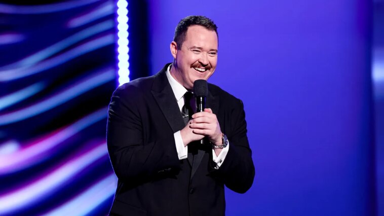 shane-gillis-shrugs-off,-mocks-chelsea-handler’s-outrage-over-his-jokes-at-kevin-hart-roast