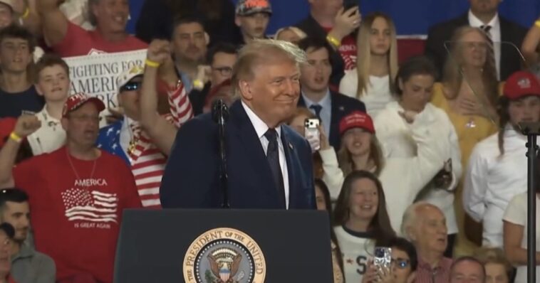 watch:-“take-him-home-to-mommy!”-–-trump-nukes-two-hecklers-as-crowd-chants-“usa”-–-“don’t-hurt-him!”