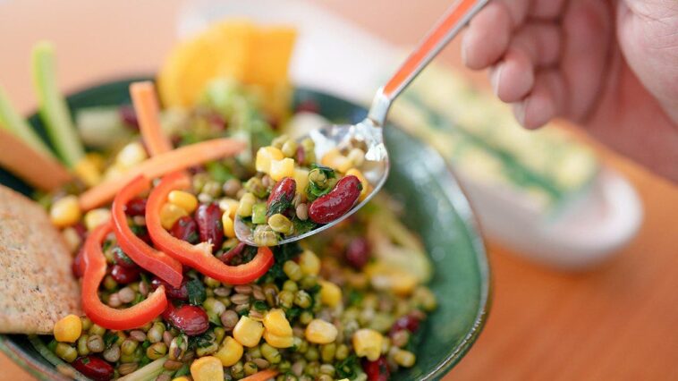 diet-change-tied-to-‘younger’-biological-age-in-older-adults-after-4-weeks