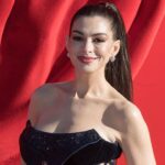 anne-hathaway-fires-back-at-plastic-surgery-rumors-with-a-surprisingly-simple-red-carpet-secret