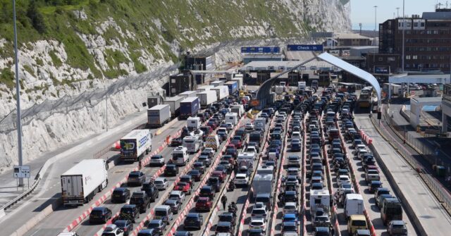 extra-eu-border-checks-suspended-at-english-port-after-long-delays