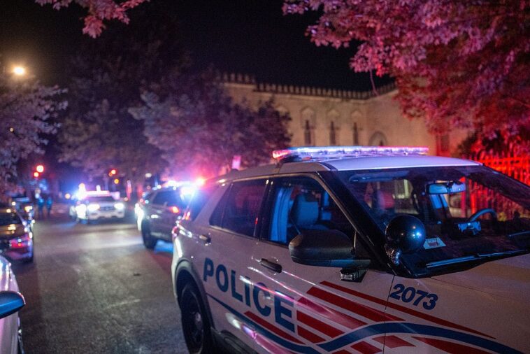 listen-as-dozens-of-gunshots-erupt-near-white-house-while-president-is-inside