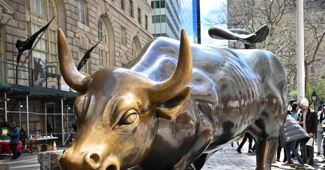 toyota-hybrid-explodes-in-flames-near-wall-street’s-charging-bull-statue