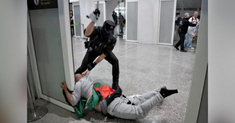 watch:-‘flotilla-activists’-beaten-by-spanish-police-–-madrid-had-strongly-protested-israeli-minister-taunting-them-on-video-–-israeli-foreign-ministry-calls-out-their-hypocrisy