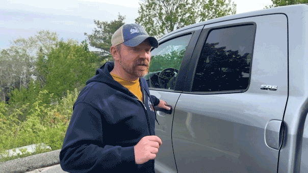 watch:-platner-doesn’t-apologize-to-purple-heart-recipient,-voters-when-confronted-on-post-mocking-soldier