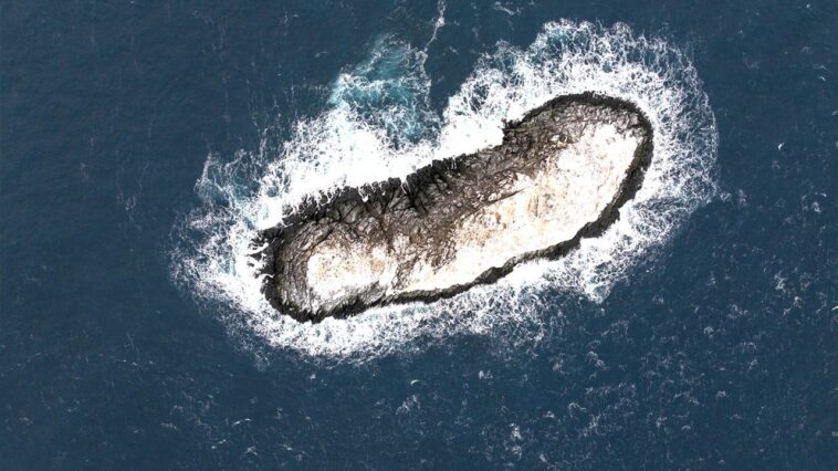 explorers-discover-unknown-antarctic-island-long-marked-as-‘danger-zone’-on-maps