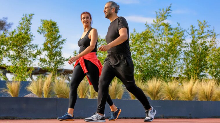 5-common-walking-mistakes-that-could-hurt-your-progress,-according-to-an-expert