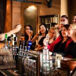 should-wedding-guests-tip-the-bartender?-here’s-what-etiquette-experts-say-you-should-do