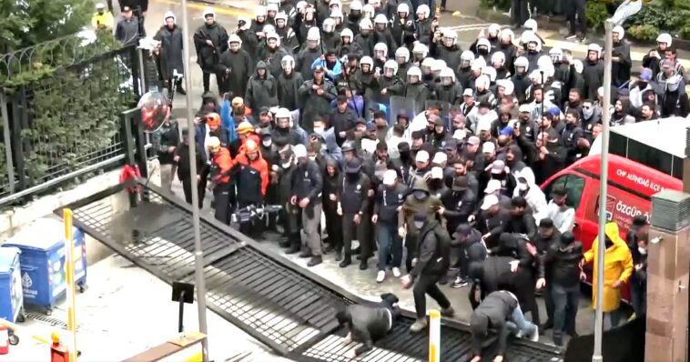 watch:-turkish-police-storm-opposition-party-hq,-fires-tear-gas-and-rubber-bullets-at-supporters