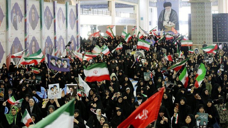 iranian-regime-critic-warns-trump-deal-could-be-‘lifeline’-for-regime,-claims-people-are-‘nervous’