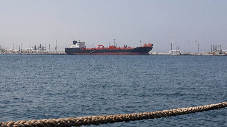 mass-tanker-blackout-rattles-gulf-ahead-of-1.35m-barrel-oil-transfer-amid-us-iran-talks:-firm
