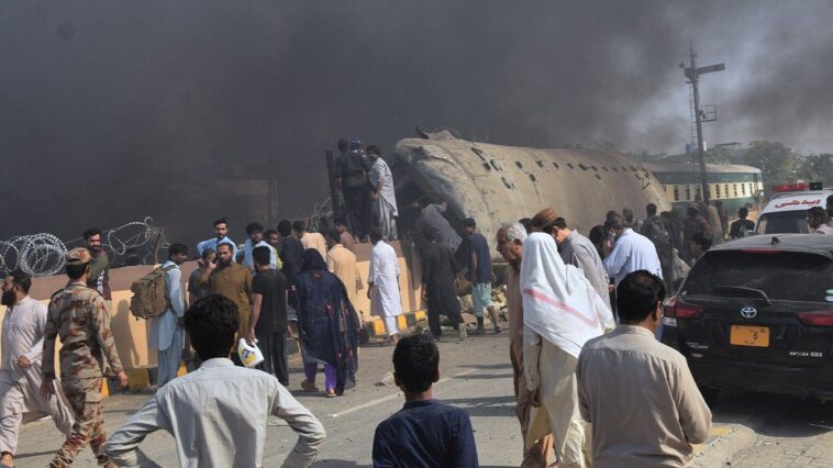 deadly-suicide-blast-rips-through-pakistan-train-route,-killing-at-least-23