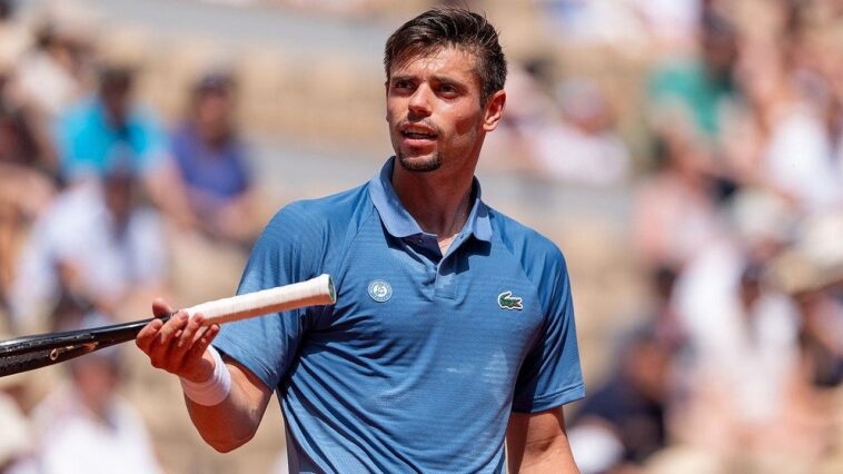 tennis-pro-abruptly-exits-french-open-mid-match-for-emergency-bathroom-break:-‘i-need-to-go’