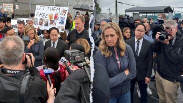 new-jersey-governor,-democratic-senator-spend-memorial-day-protesting-ice-facility