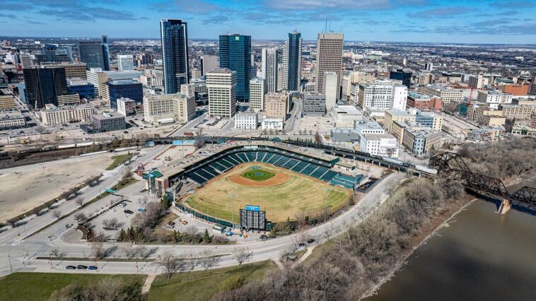 canadian-teen-girl-charged-with-arson-after-allegedly-torching-american-baseball-team’s-charter-bus