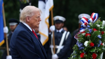 trump-lays-wreath-at-tomb-of-the-unknown-soldier,-honors-america’s-fallen-on-memorial-day