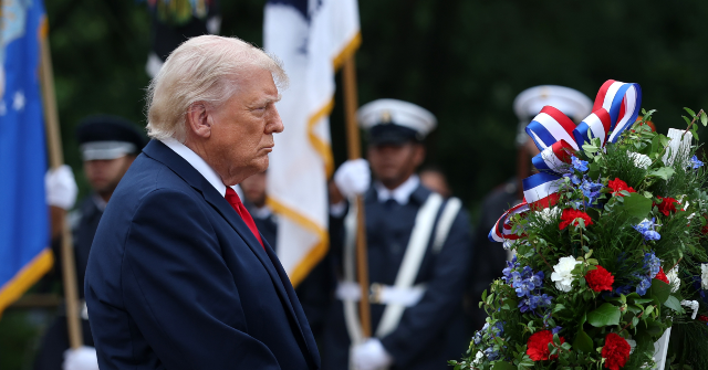 trump-lays-wreath-at-tomb-of-the-unknown-soldier,-honors-america’s-fallen-on-memorial-day