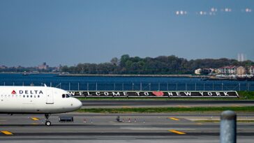 laguardia-airport-ai-hologram-answers-traveler-questions
