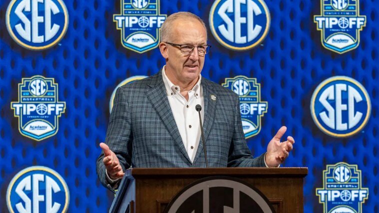 greg-sankey-makes-it-clear-that-sec-didn’t-start-the-16-team-cfp-format-discussion,-that’s-on-the-big-ten