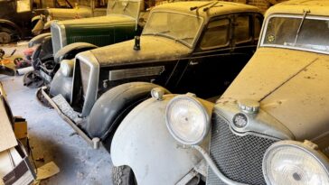 incredibly-rare,-pre-wwii-car-left-in-dusty-barn-for-40-years-sells-for-over-$80k