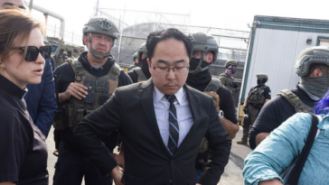 protesters-clash-with-ice-outside-new-jersey-detention-center;-democrat-senator-claims-pepper-spray-injury