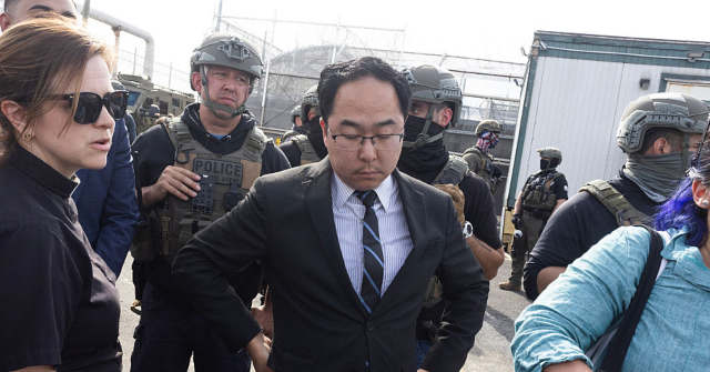 protesters-clash-with-ice-outside-new-jersey-detention-center;-democrat-senator-claims-pepper-spray-injury