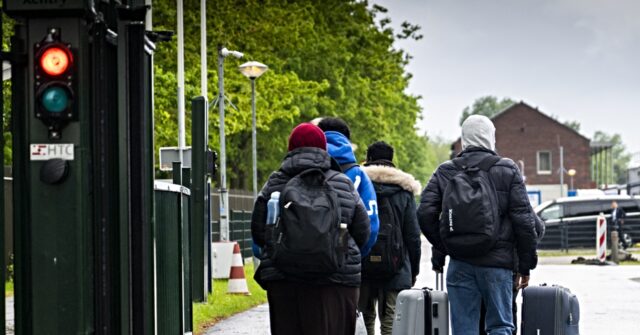 netherlands-greenlights-plan-for-migrant-‘return-hubs’-outside-eu.