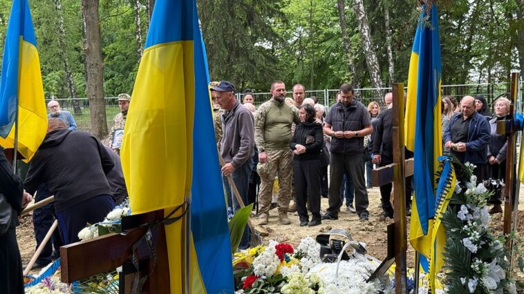 funerals,-beauty-queens-and-bombs:-the-ukrainian-city-that-won’t-let-putin-win