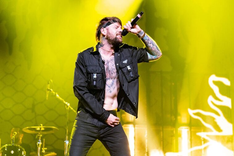 rock-singer-comes-out-as-gay-and-wife-of-14-years-reacts