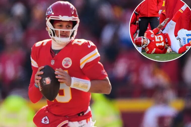 patrick-mahomes-shockingly-on-field-for-otas-after-tearing-acl,-lcl-five-months-ago