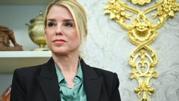 pam-bondi-diagnosed-with-thyroid-cancer-after-doj-exit,-report-says