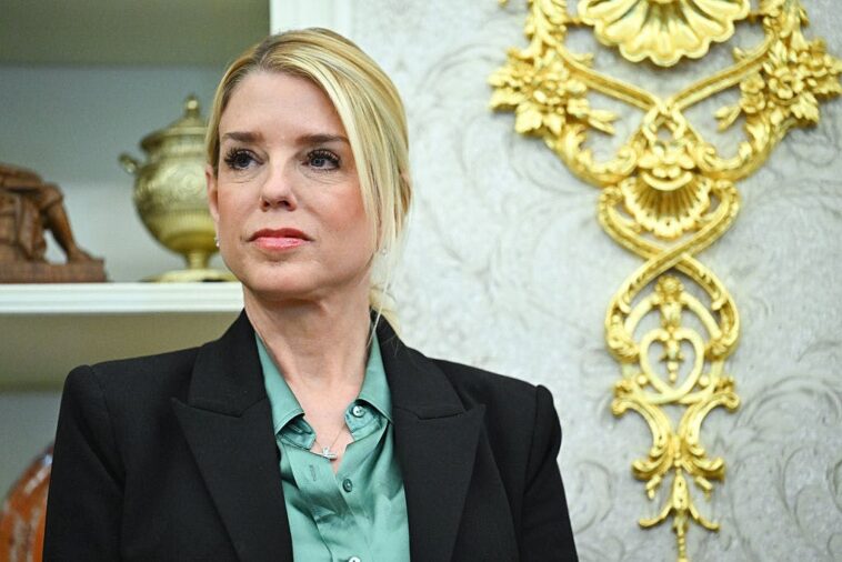pam-bondi-diagnosed-with-thyroid-cancer-after-doj-exit,-report-says