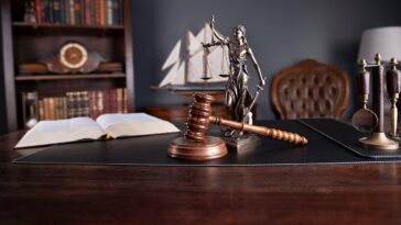 married-federal-judge-repeatedly-had-courthouse-sex-with-law-enforcement-officer,-complaint-alleges