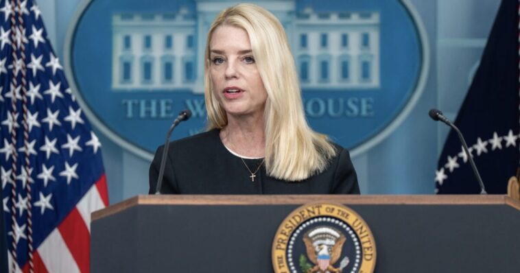 former-attorney-general-pam-bondi-quietly-facing-thyroid-cancer-battle-after-leaving-doj