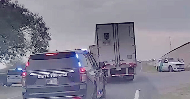 watch:-dps-trooper-finds-20-illegal-aliens-hidden-in-truck-during-traffic-stop-near-texas-border