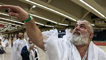 muslim-faithful-stone-the-devil-in-final-hajj-ritual-as-mass-animal-slaughter-begins