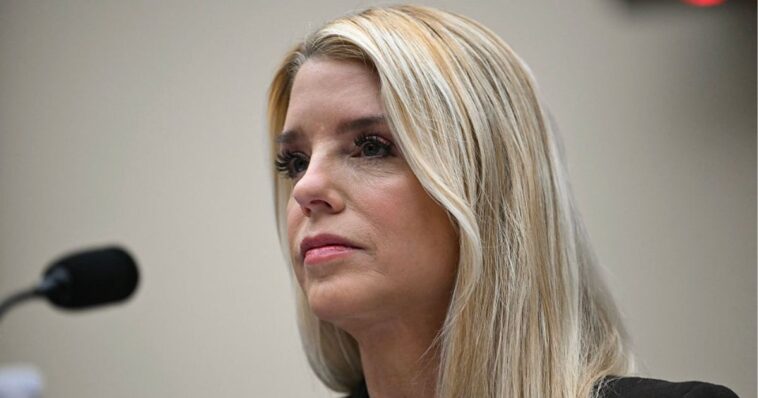 late-breaking:-pam-bondi-cancer-revealed-–-diagnosis,-treatment-began-after-leaving-doj