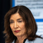 watch:-new-york-governor-kathy-hochul-dragged-after-her-attempt-to-mock-trump’s-status-as-a-knicks-fan-backfires