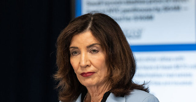 watch:-new-york-governor-kathy-hochul-dragged-after-her-attempt-to-mock-trump’s-status-as-a-knicks-fan-backfires